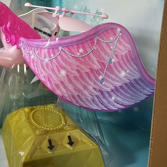 Spin Master Flutterbye Flying Unicorn Brand New in Box - Picture 10 of 11